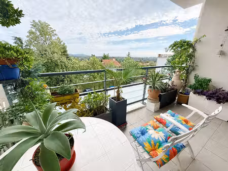 rare ! t-4 récent , 3 chambres , 2 balcons ,garage double