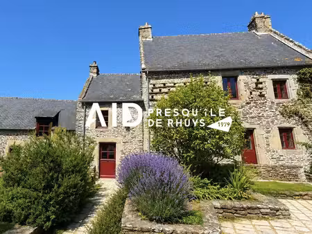 bourg de sarzeau - belle propriété de caractère en pierre - toutes les commodités à pied !
