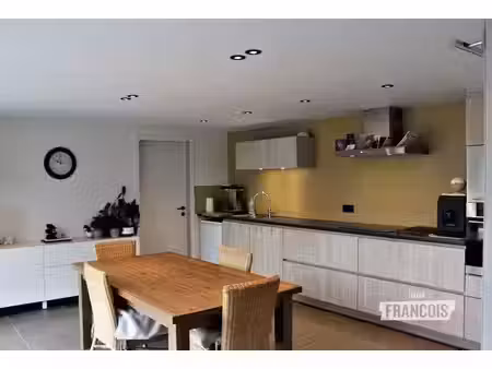 maison rénovée avec 3 chambres et jardin à serskamp