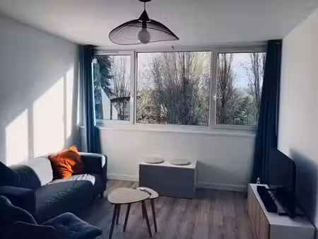 location meublée appartement 5 pièces 76 m² à massy (91300), 600 €