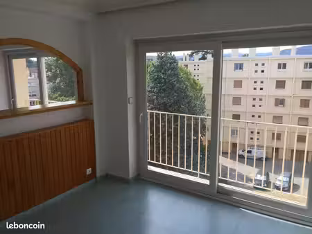 appartement t4 sur chateauvert de 67 m2 avec cave