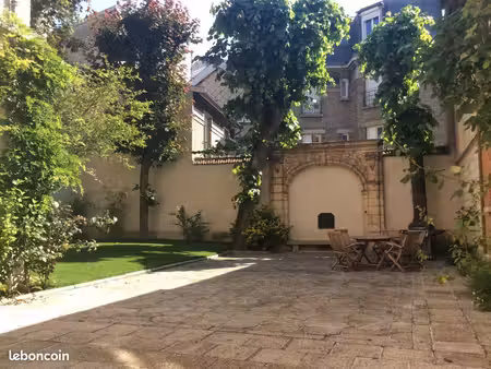 emplacement exceptionnel : maisonnette meublée t2 50m2 climatisée avec jardin en hyper cen