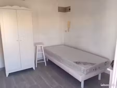 studio 1 pièce 13 m²