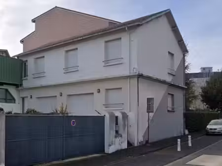 maison individuelle climatisée 160 m² + 80 m² de sous sol - 3 chambres - 2 pkg - quartier 