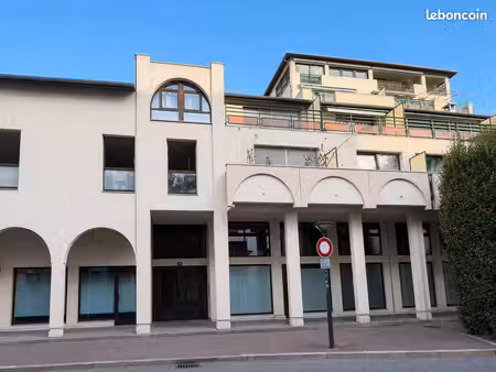 t2 dernier étage ascenseur | balcon-terrasse | annecy centre proche thiou