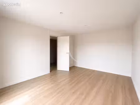 studio 1 pièce 38 m²