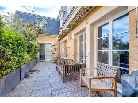 champs elysees. appartement terrasse