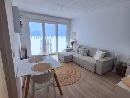 appartement lumineux 42m2 avec balcon - 775 charges comprises - disponible du 1er octobre 