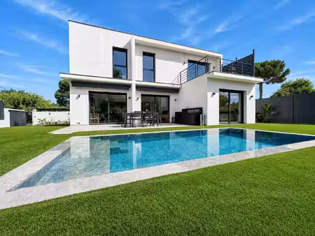 frejus - villa contemporaine - piscine - au calme - proche a8
