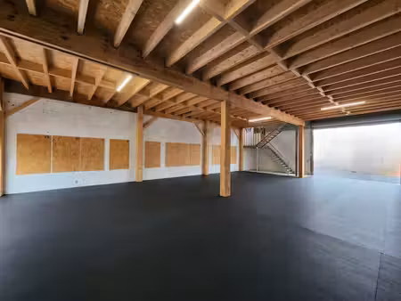 location entrepôt saint raphael 83700 404m²