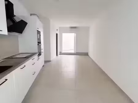 location appartement 1 pièce 28.42 m² à le grau-du-roi (30240), 820 €