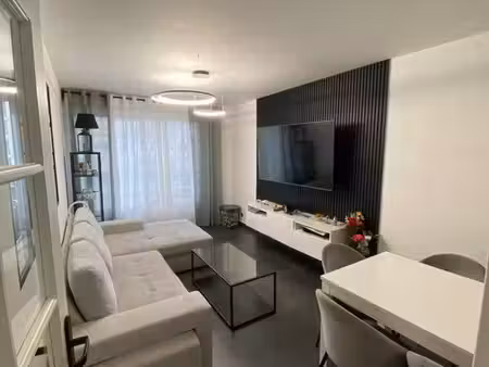 t4 80 m² lumineux – 7e étage – garage fermé – loggia