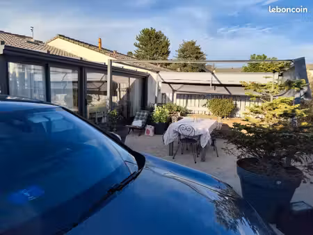 maison mitoyenne par garage