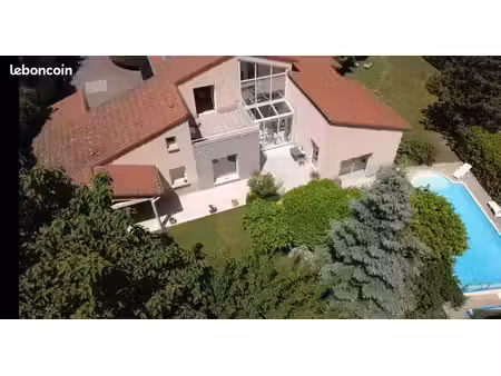 propriété 6 pièces 275 m²