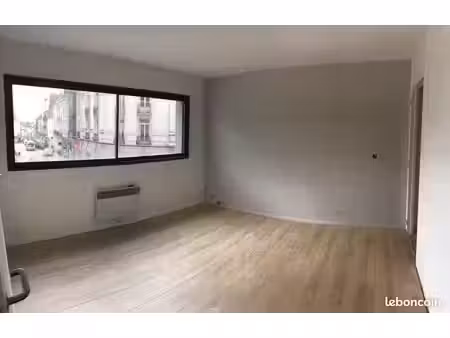 bureaux individuels centre vannes avec communs type coworking