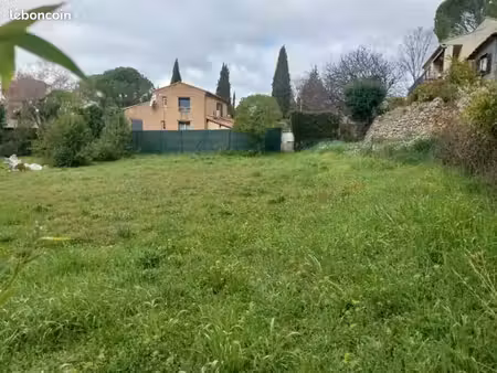 terrain 1 044 m² flayosc