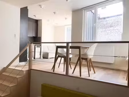 place du châtelain. beau studio meublé de ±45 m².