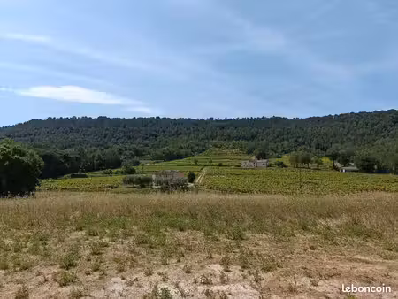 terrain 1 067 m² salernes