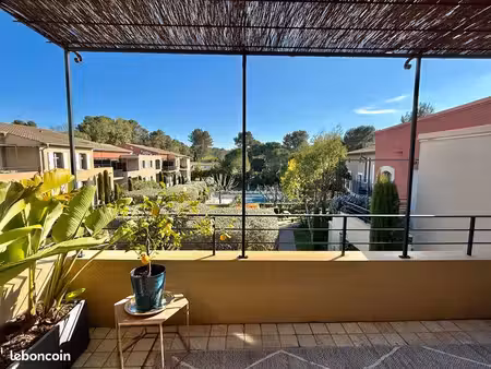 mougins – dernier étage, terrasse plein sud, piscine, vue sur le golf