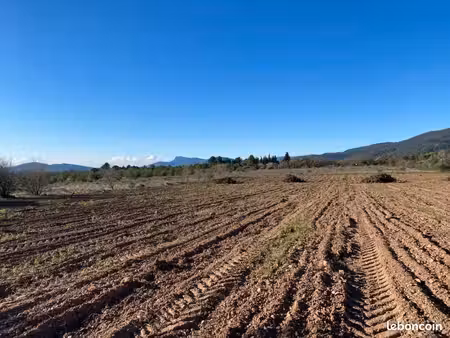 terrain 700 m² puget ville