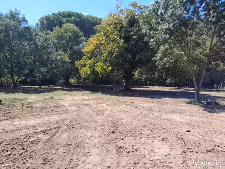 terrain de 1567 m² entre belgentier et sollies-toucas