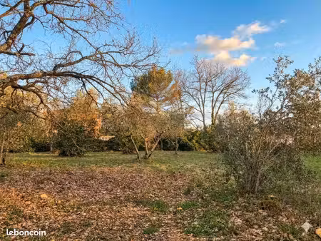 terrain 1 700 m² brignoles