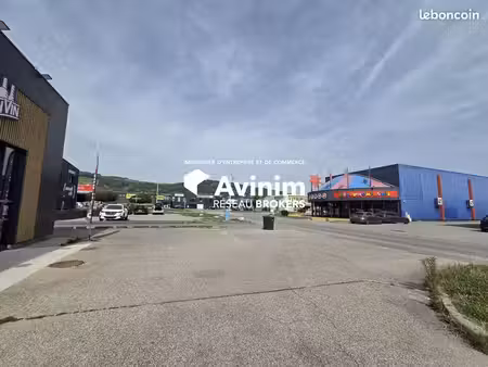 local commercial 2460 m² epagny metz-tessy