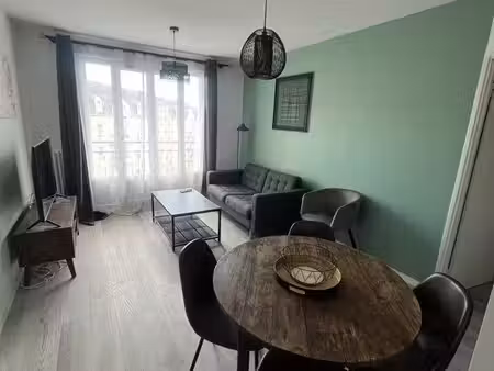 chambre meublée avec salle de bain privative
