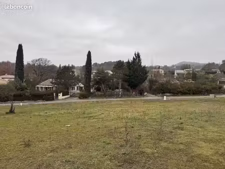 terrain 811 m² pierrevert