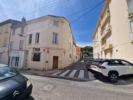 immeuble avec t2 et deux t3
