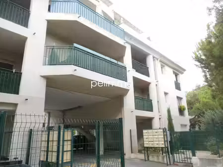 salon de provence - appartement t3 + balcon + parking - 52.60 m2