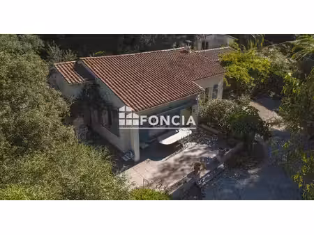 bormes-les-mimosas – propriété avec piscine – 4 chambres – terrain 2 610 m²