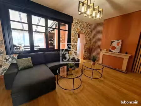 studio 4 pièces 180 m²