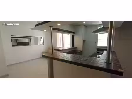 t2 rénové de 47 m² résidence calme et sécurisée