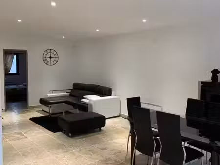 bas de villa 80 m2 terrasse et 2 places de parking