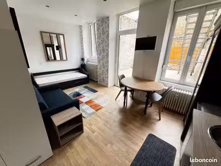 studio meublé avec grande cour privative – rdc – rue de lancrel libre le 04/10/2026