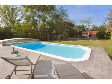 très belle maison plain pied rénovée sur terrain 3400m² en bordure de golf