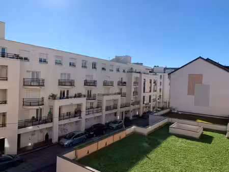 f2 vide 50m² - cran-gevrier