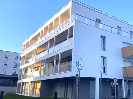 t2 avec terrasse et parking à laval