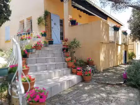bezouce dans la colline, maison individuelle de plain-pied se dressant sur un terrain de 9