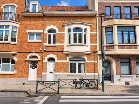 gare d'etterbeek: belle maison 5 chambres +/- 228m2