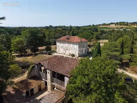 maison 6 pièces 228 m²
