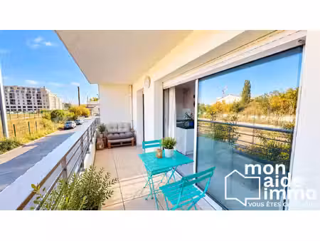 bordeaux bastide – t3 avec grand séjour, balcon et stationnem