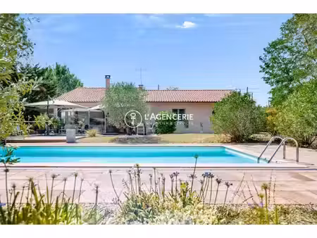 plain-pied, 4 chambres, piscine et environnement privilégié