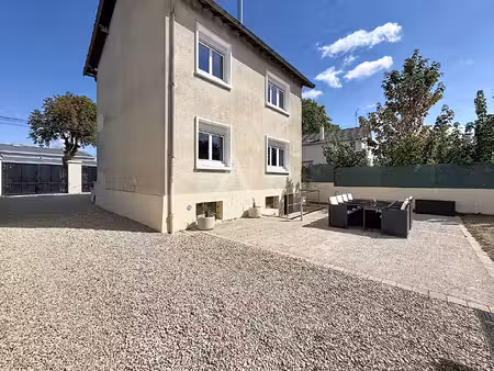 maison située à meaux - 3 chambres - jardin de 612 m2 - garage et dépendances - cave total