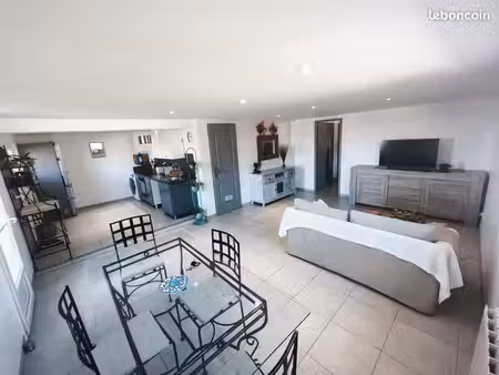 location charmant t2 meublé 60m² - rez de villa à cadolive - calme, parking privé & vue sa