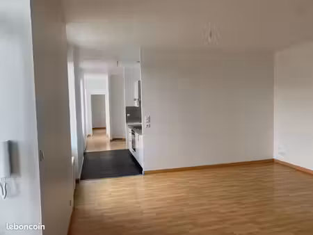 appartement 3 pièces 72 m² étage 1/2