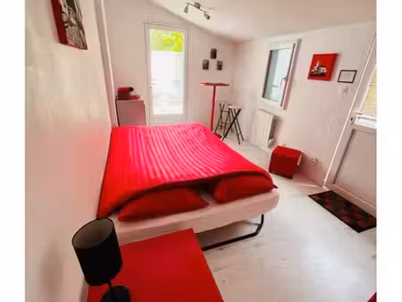 studio meublé avec sa terrasse