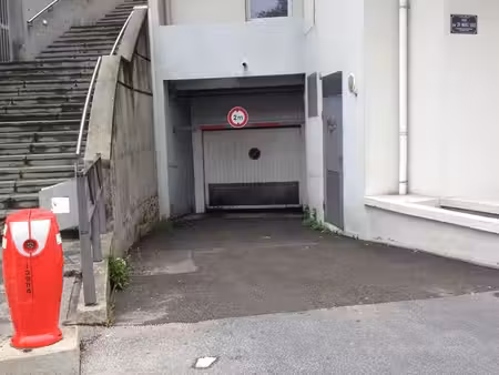 loue place de parking gare de vaise (lyon 9)