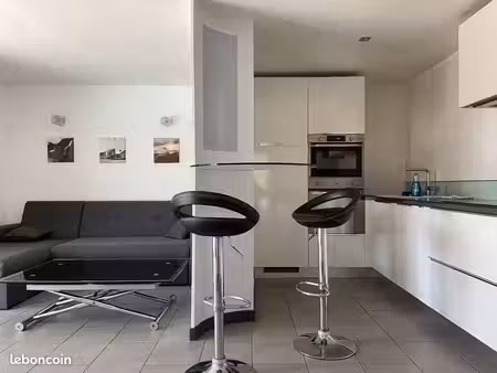 a louer appartement 2 pièces accès jardin et piscine